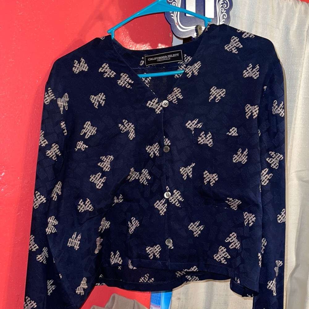 WOMENS Navy blue cropped blouse.